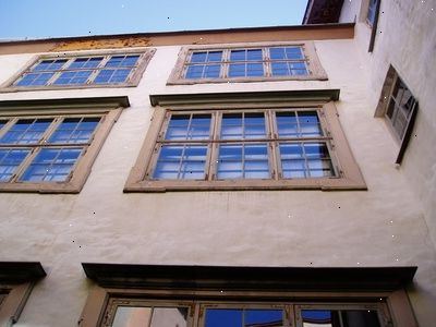 Hur man planerar ett fönster ersättare. Bestäm hur många fönster du behöver och deras storlek.