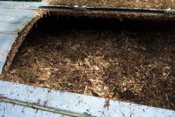 Hur du gör din egen kompost högen. Fukt och luftcirkulation.